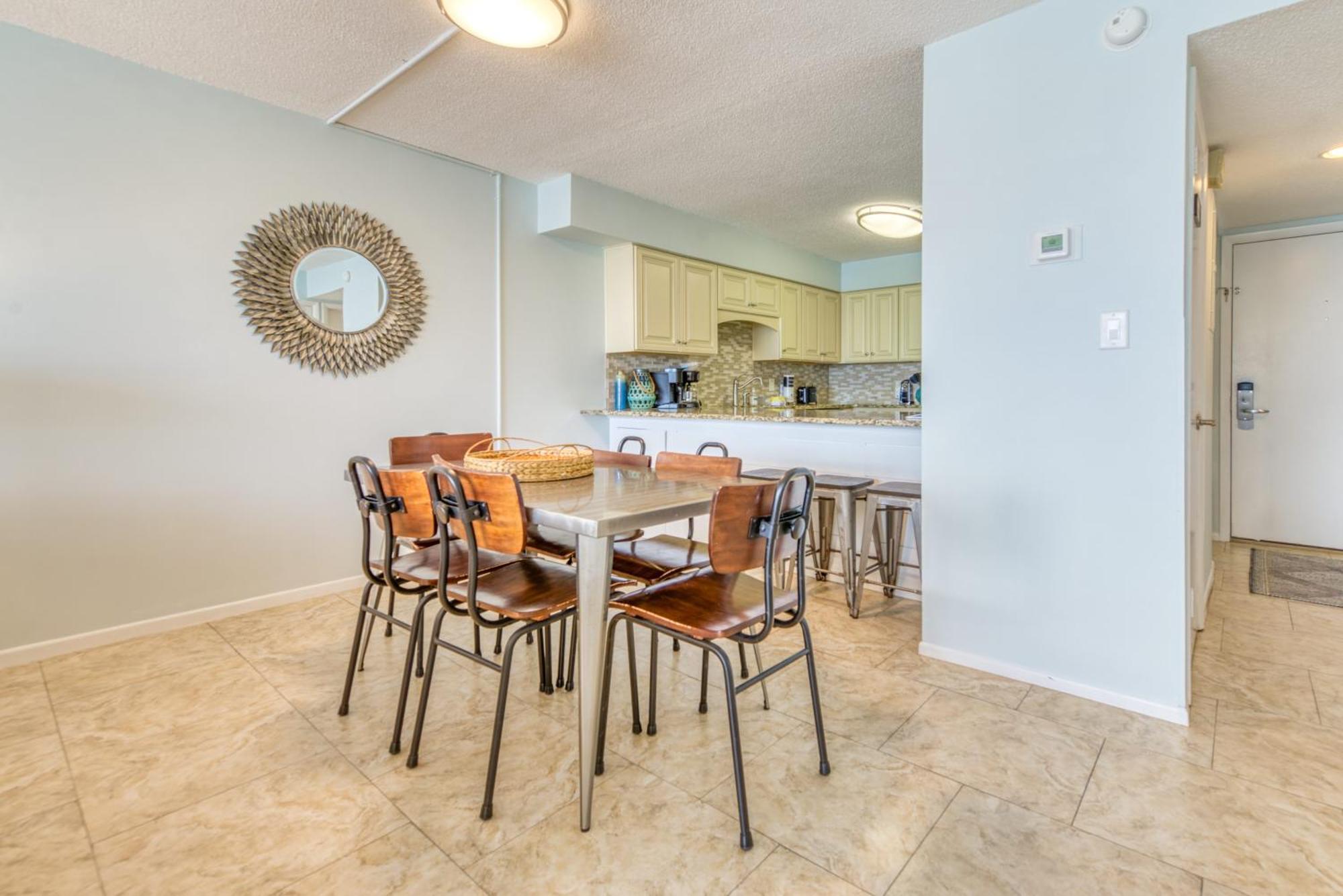 Apartment House C602 - Beachfront With Pool, Wifi, & Service