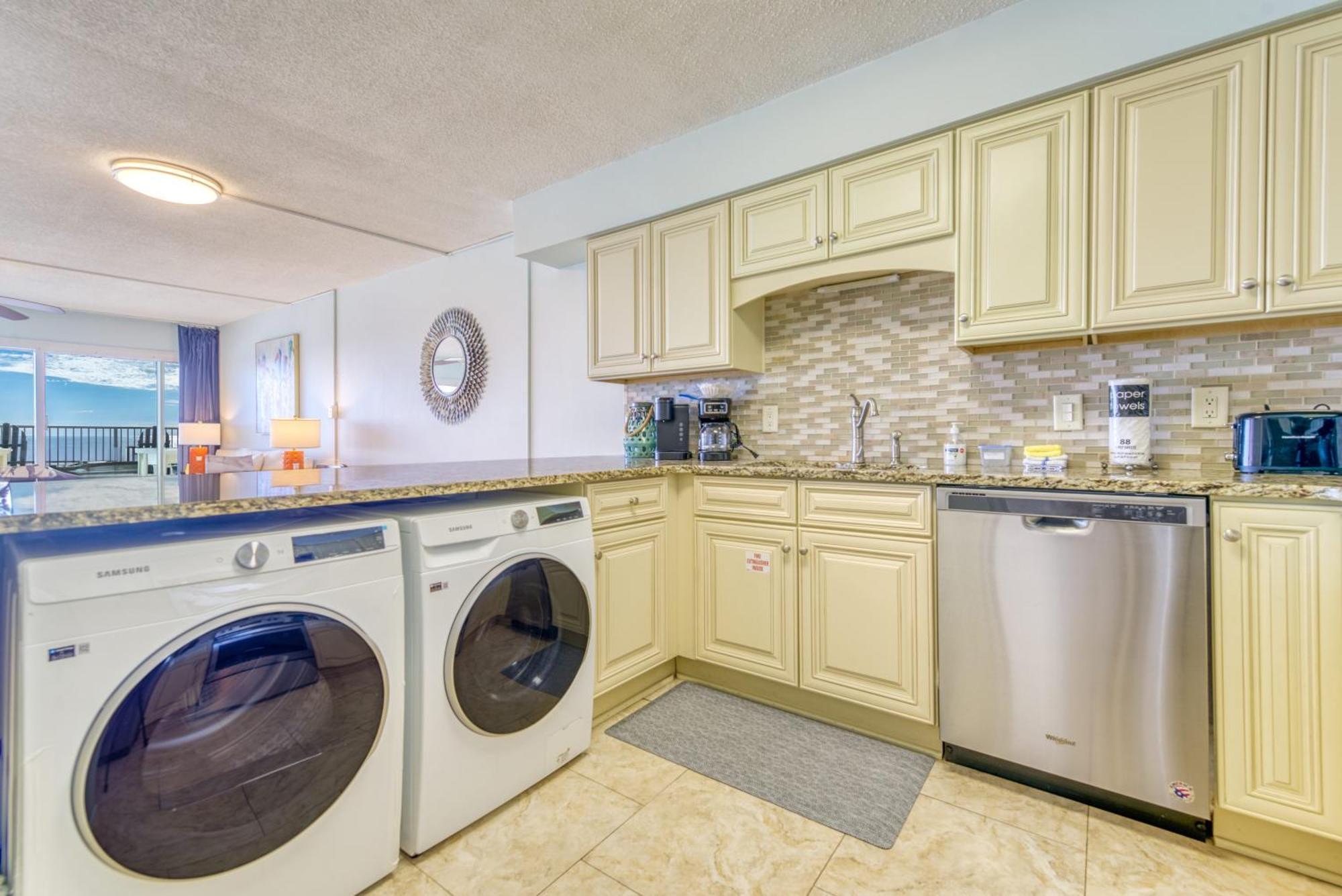 Apartment House C602 - Beachfront With Pool, Wifi, & Service *