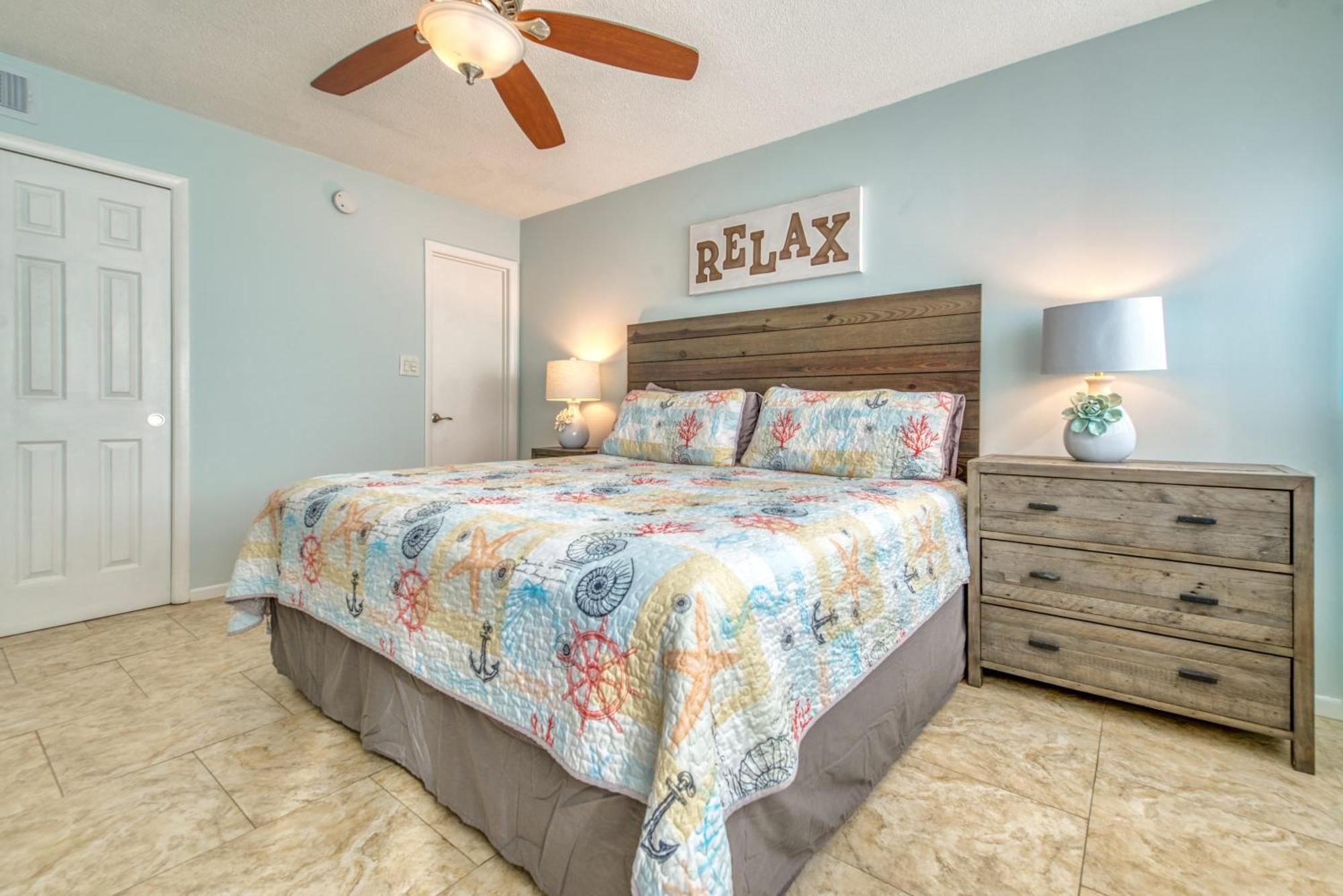 House C602 - Beachfront With Pool, Wifi, & Service Apartment