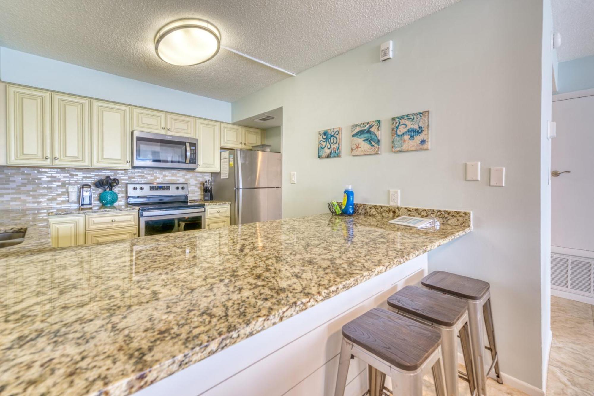 Apartment House C602 - Beachfront With Pool, Wifi, & Service *