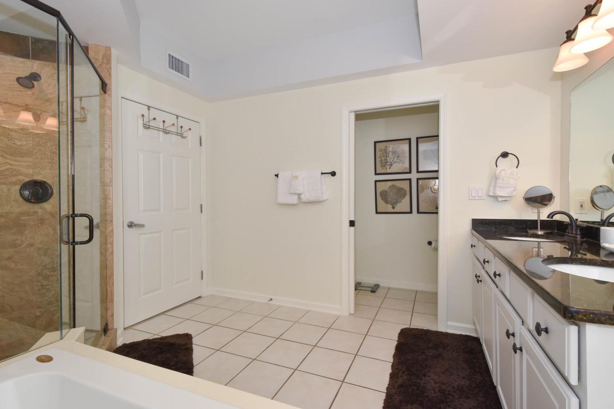Silver Towers E905 Apartment *