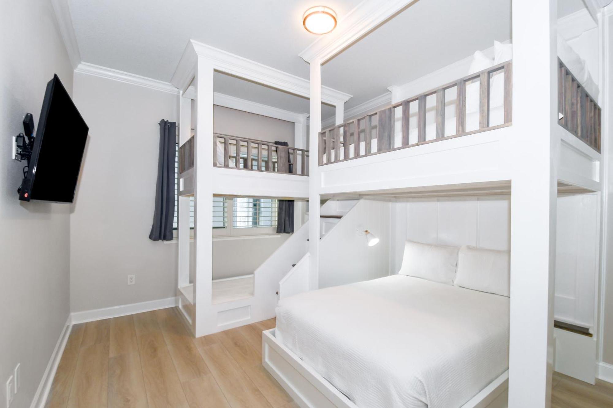 Apartment Harbor Landing 203a