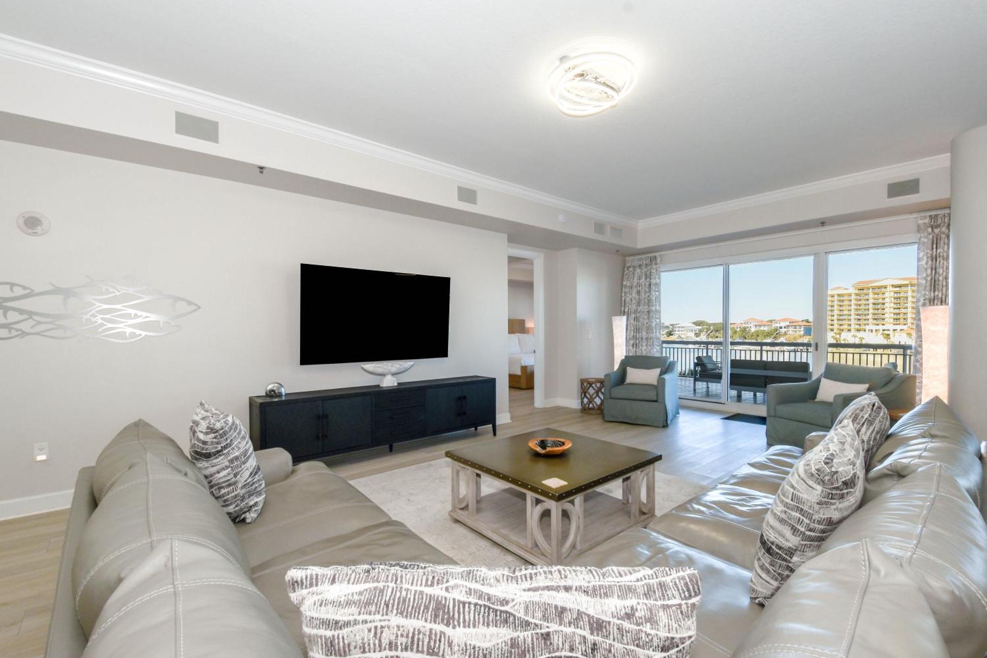 Apartment Harbor Landing 203a *