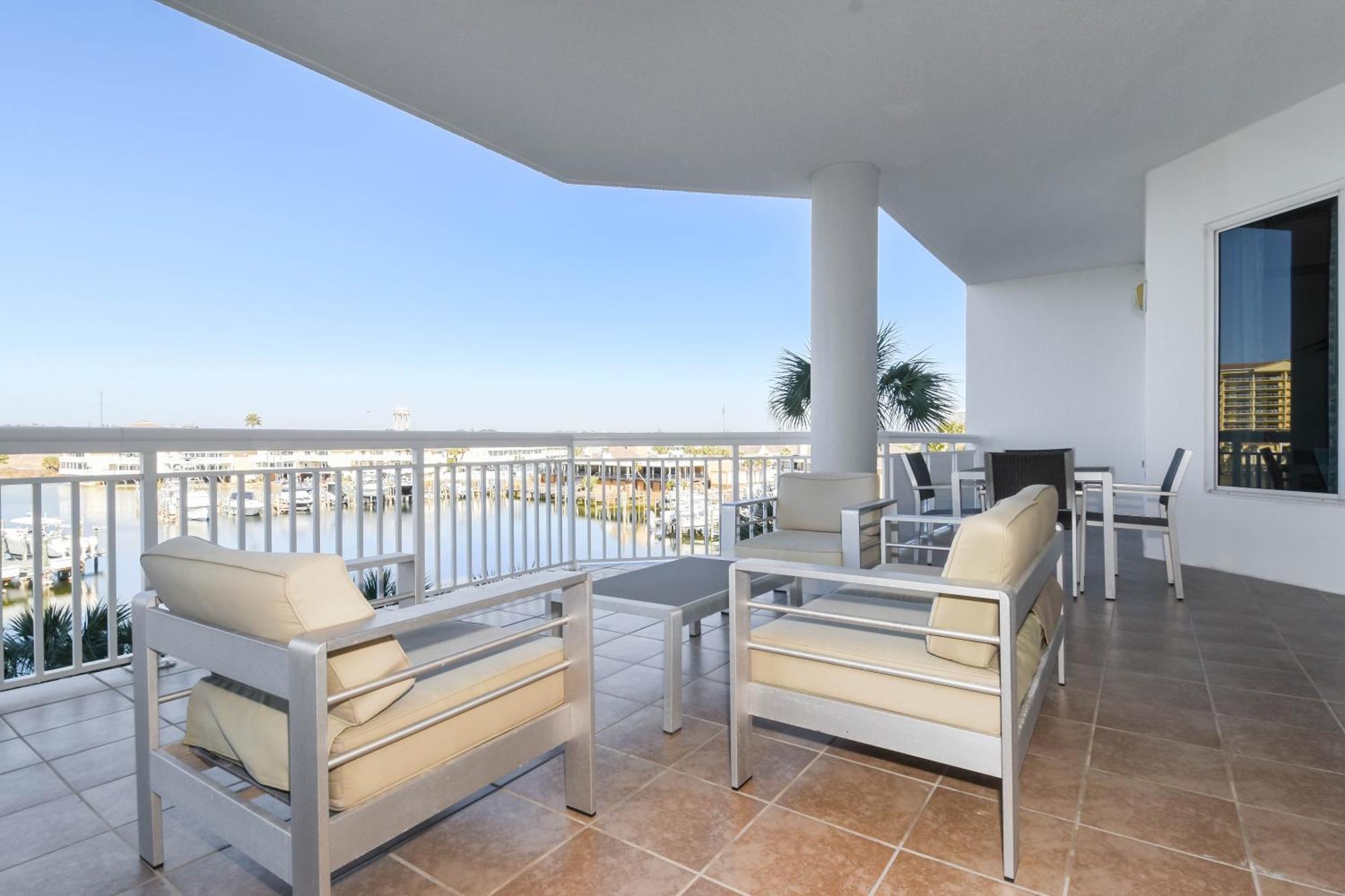 Apartment Harbor Landing 203a