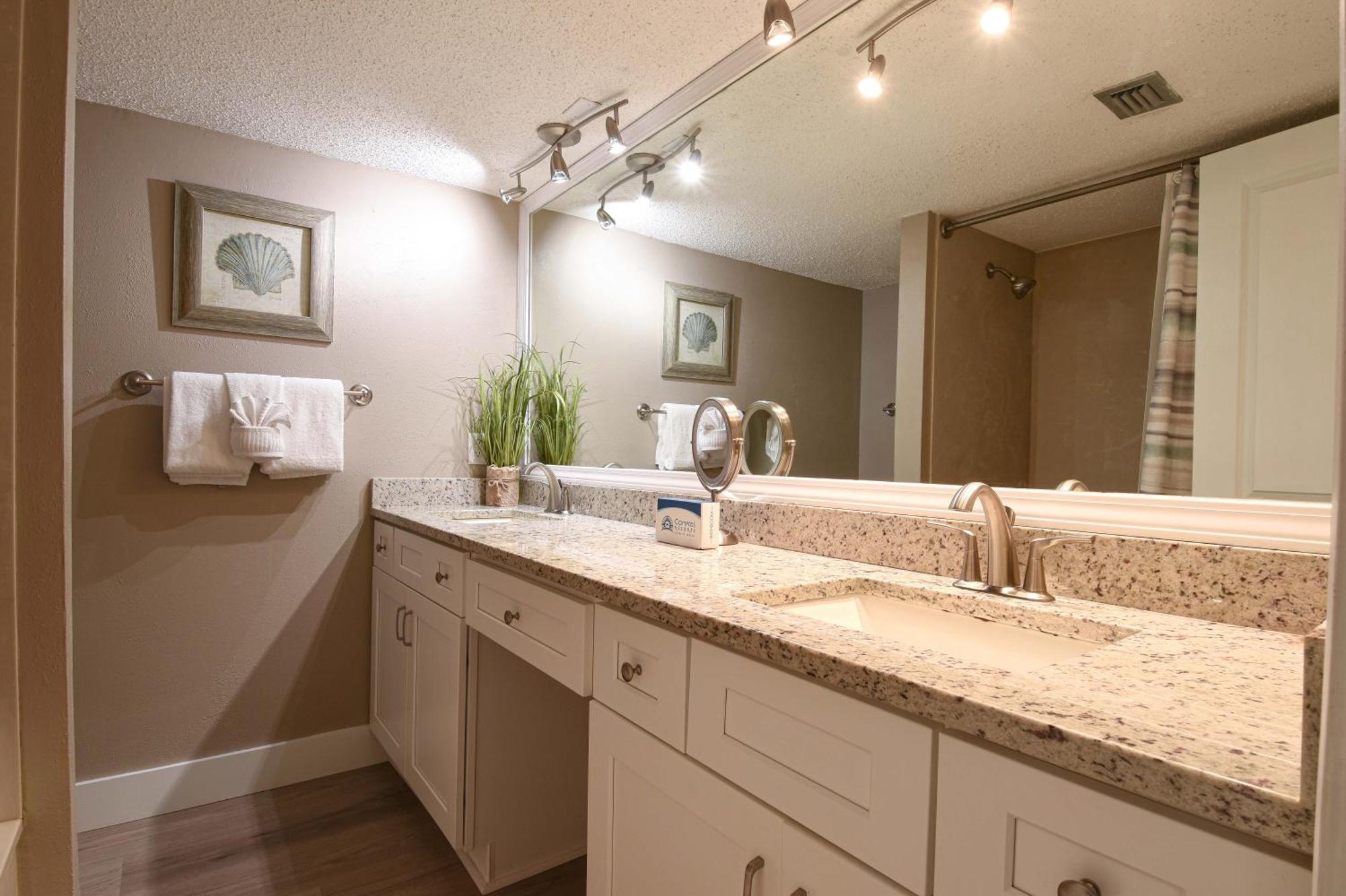 Edgewater 301 Apartment *