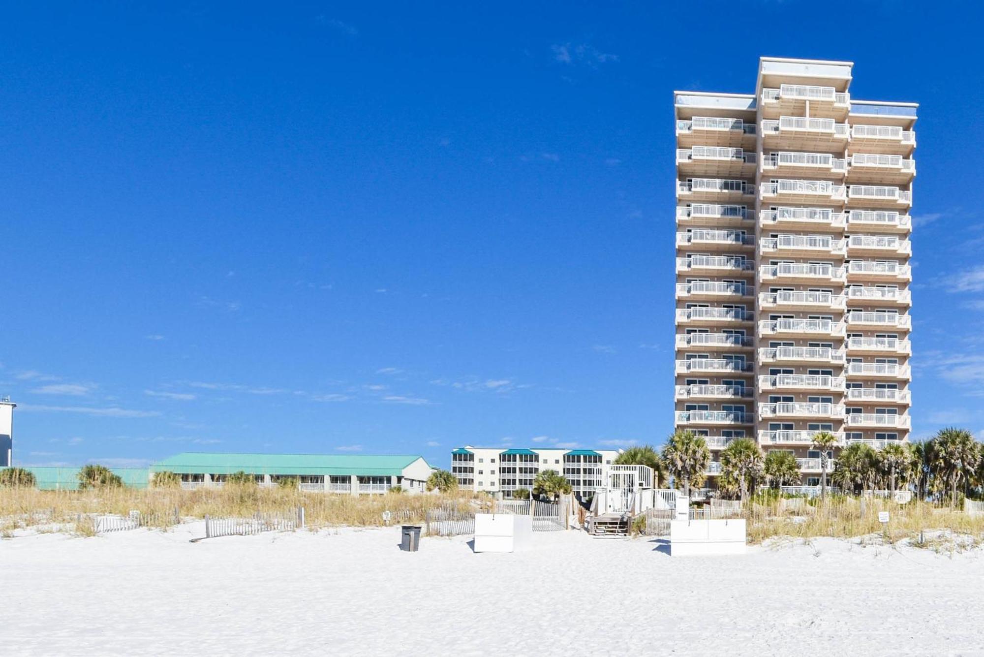 Apartment Towers 92 *
