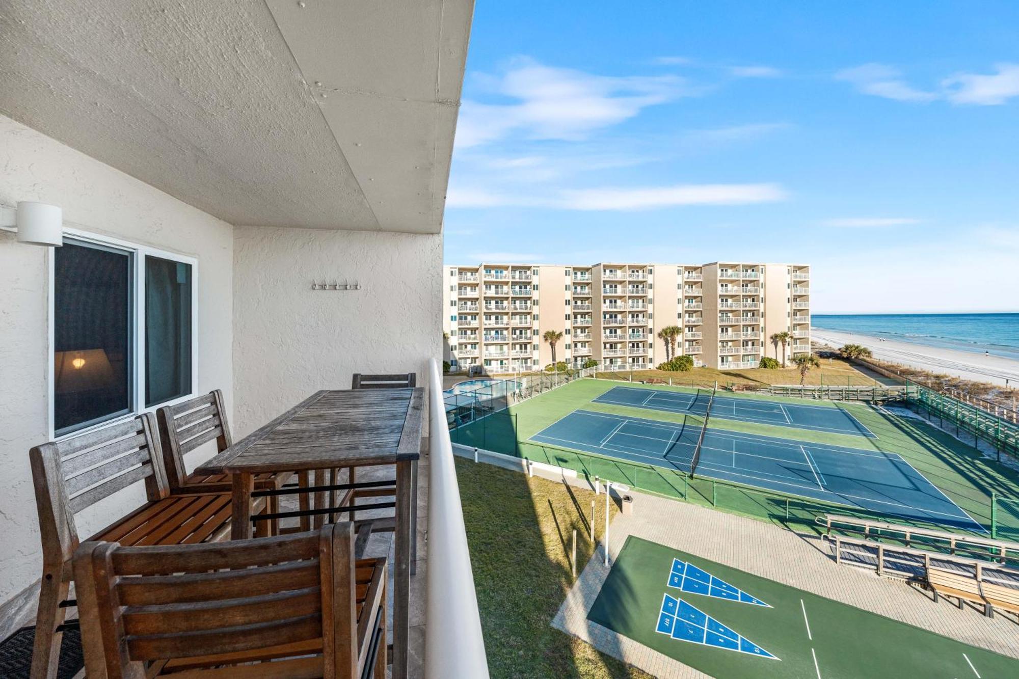 Surf And Racquet Unit 403 *