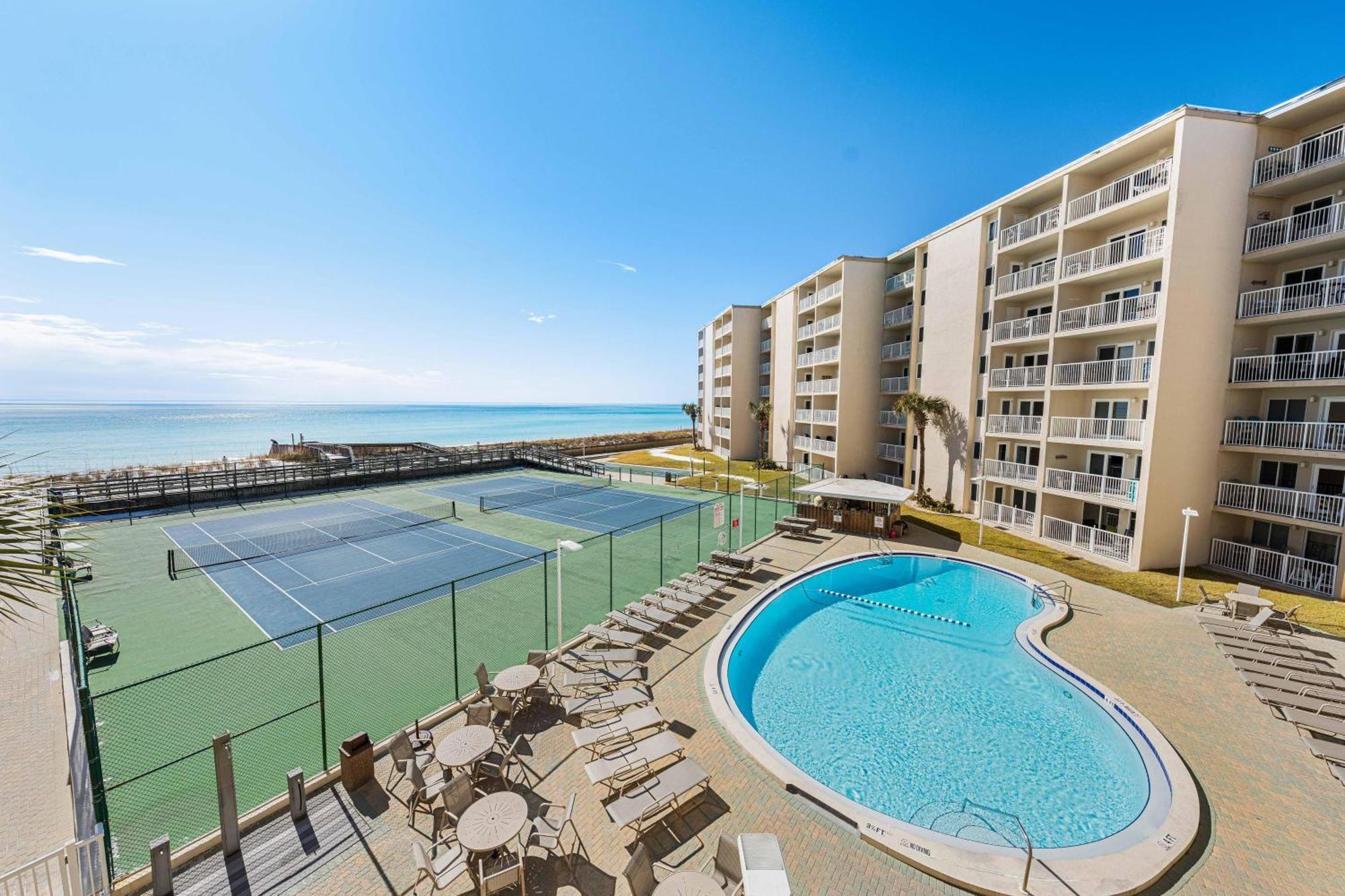 Surf And Racquet Unit 317