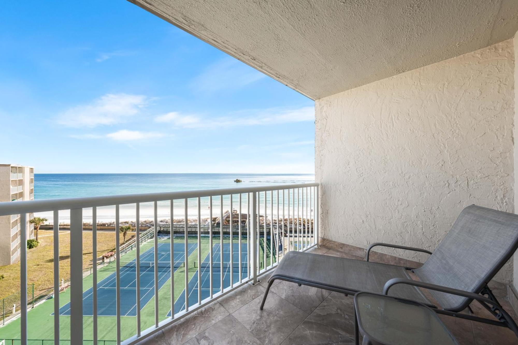 Surf And Racquet Unit 709 * Destin