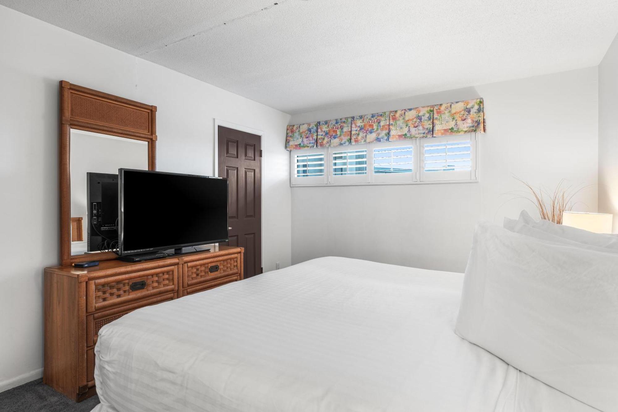 Surf And Racquet Unit 403