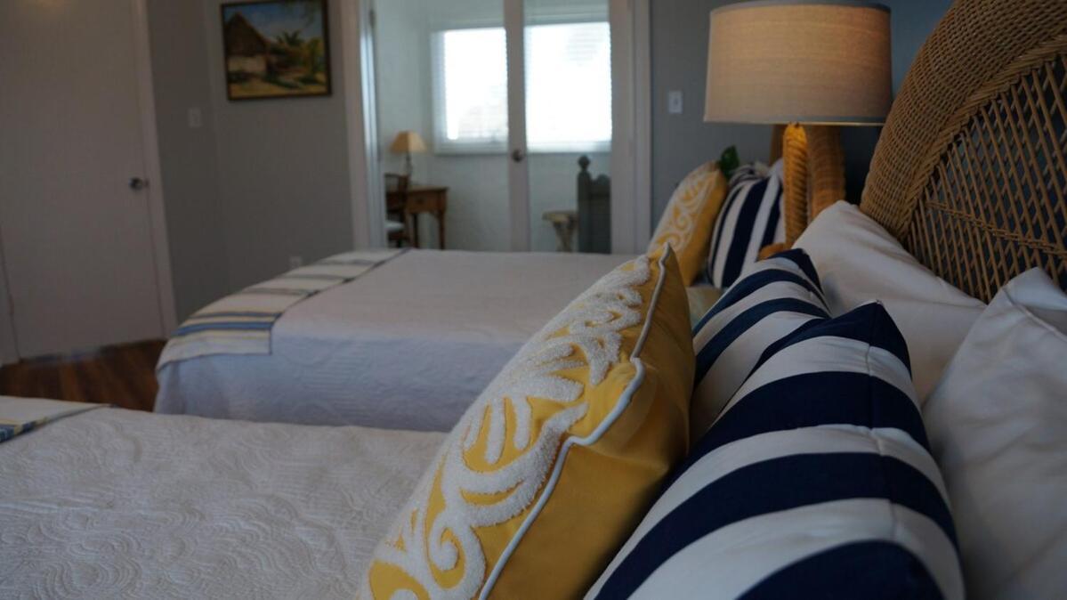 Lovely Townhome - Shoreline Towers Walk Pool *