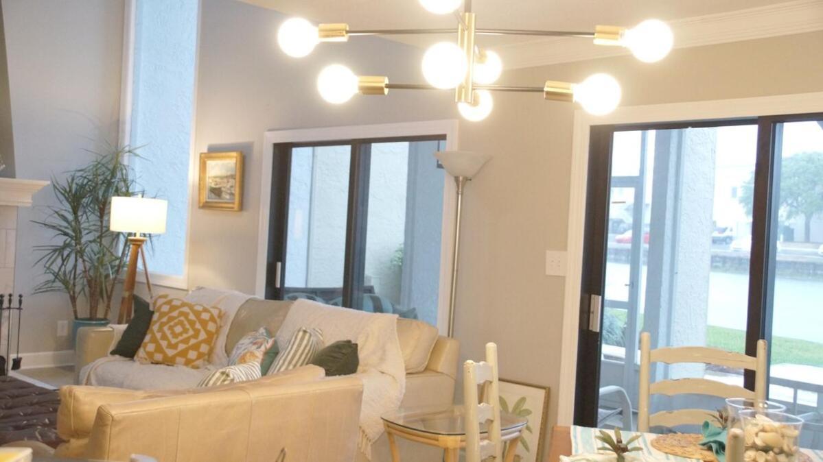 Lovely Townhome - Shoreline Towers Walk Pool *
