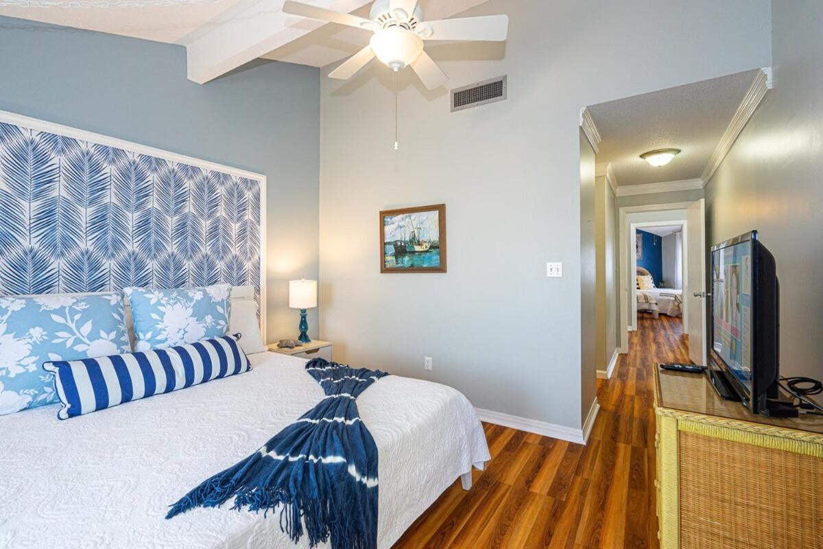 Holiday home Lovely Townhome - Shoreline Towers Walk Pool
