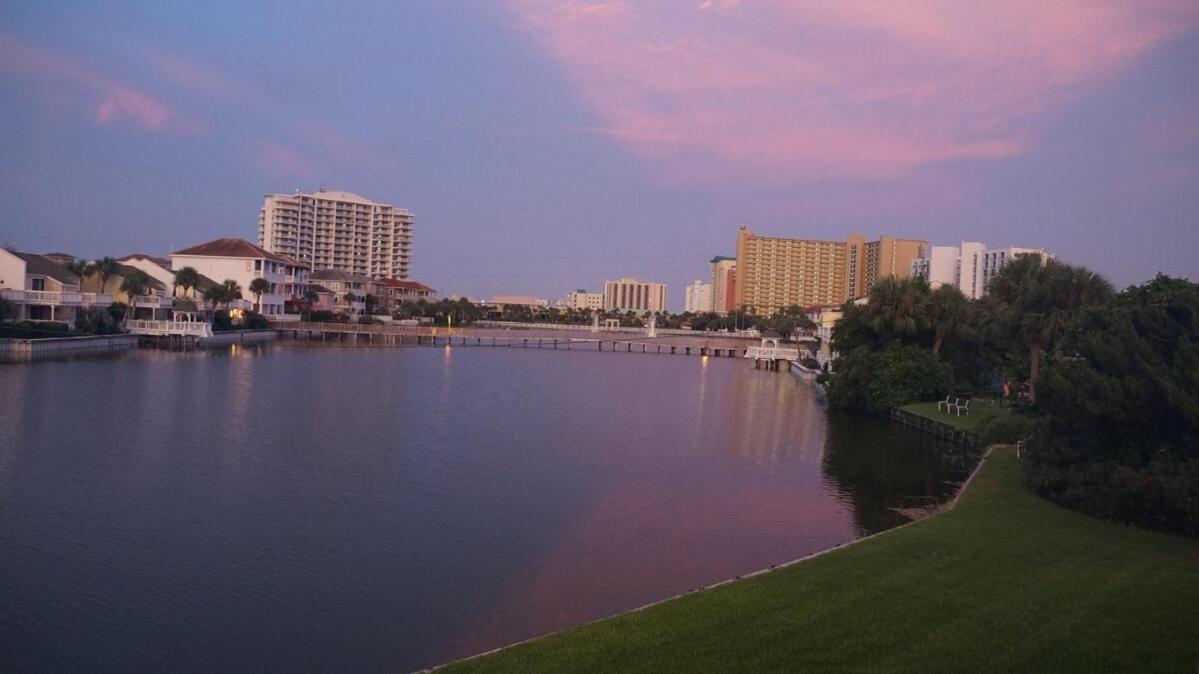 Holiday home Lovely Townhome - Shoreline Towers Walk Pool
