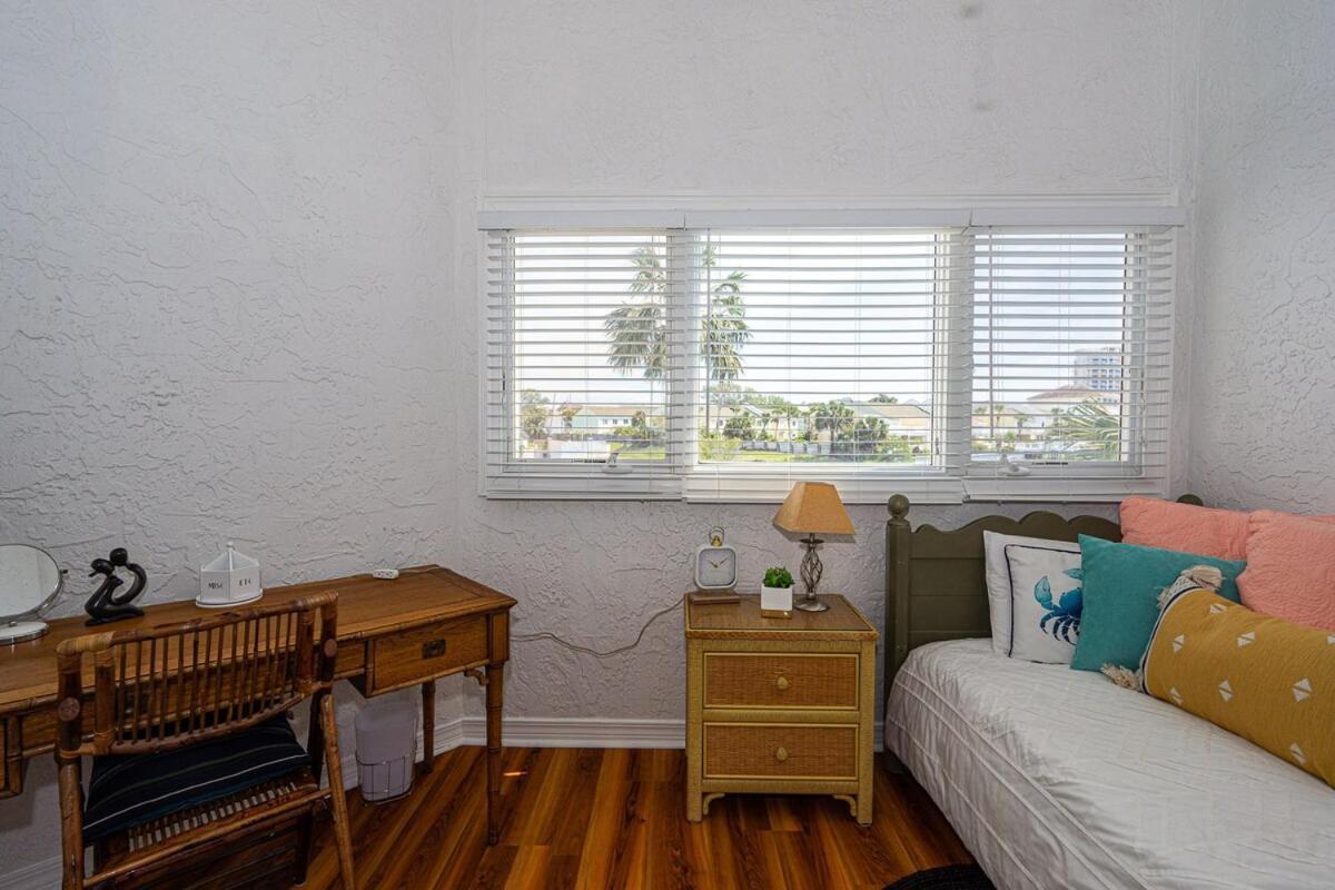 Holiday home Lovely Townhome - Shoreline Towers Walk Pool *
