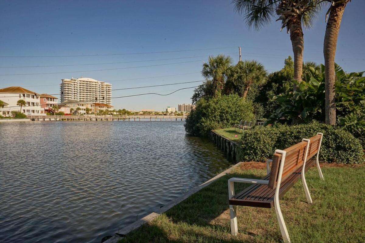 Lovely Townhome - Shoreline Towers Walk Pool Holiday home