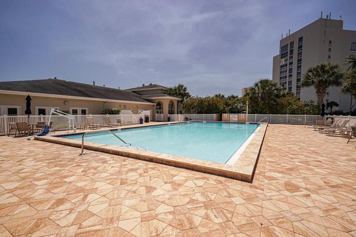 Lovely Townhome - Shoreline Towers Walk Pool Holiday home Destin