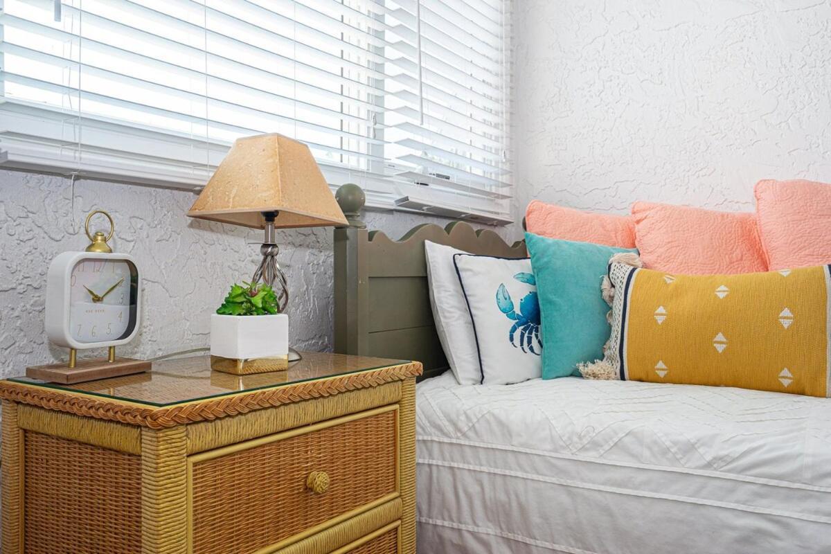 Holiday home Lovely Townhome - Shoreline Towers Walk Pool *