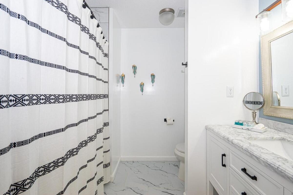 Lovely Townhome - Shoreline Towers Walk Pool Holiday home *
