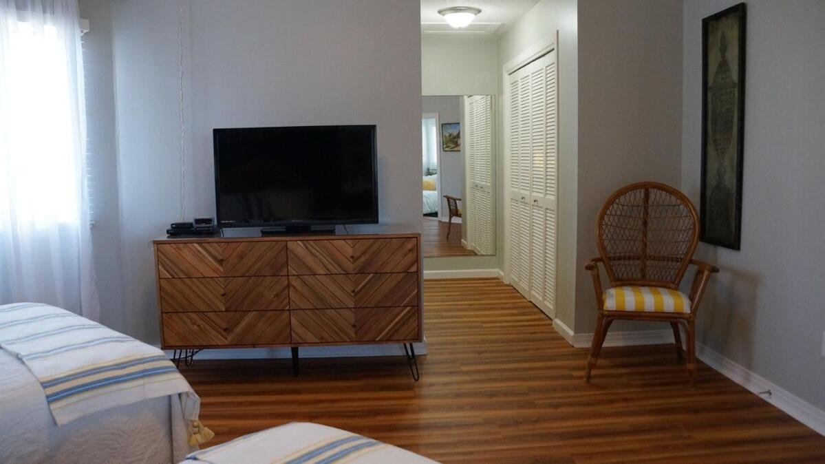 Lovely Townhome - Shoreline Towers Walk Pool *
