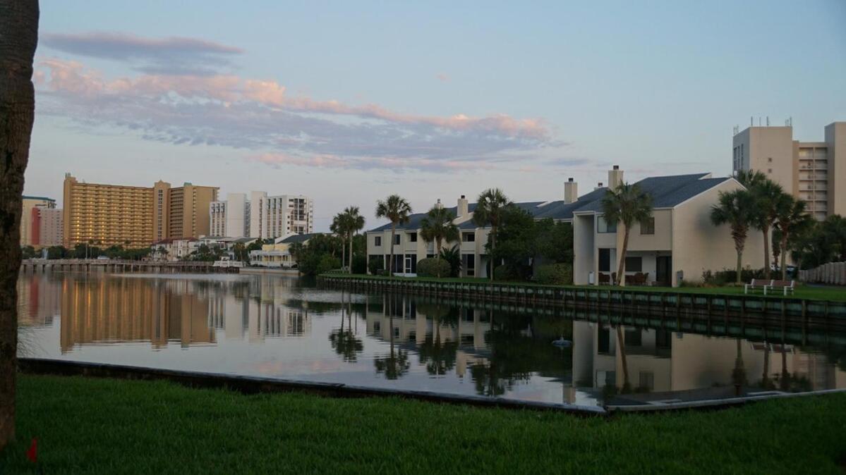 Lovely Townhome - Shoreline Towers Walk Pool Holiday home *