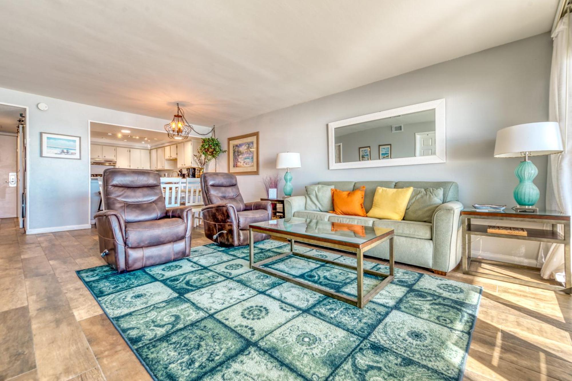 Apartment House C303 - Beachfront With Pool, Wifi, & Service Destin