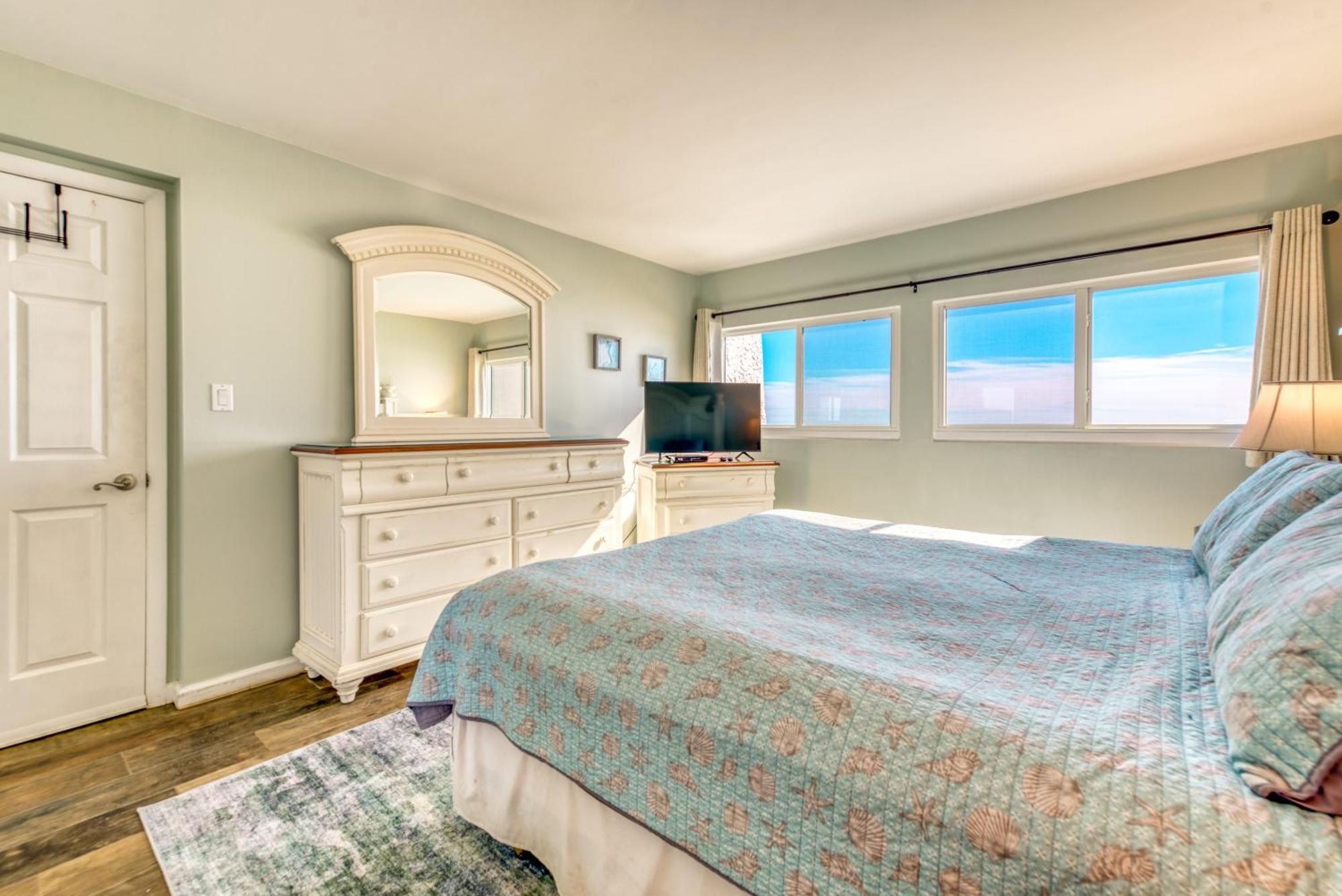 House C303 - Beachfront With Pool, Wifi, & Service *