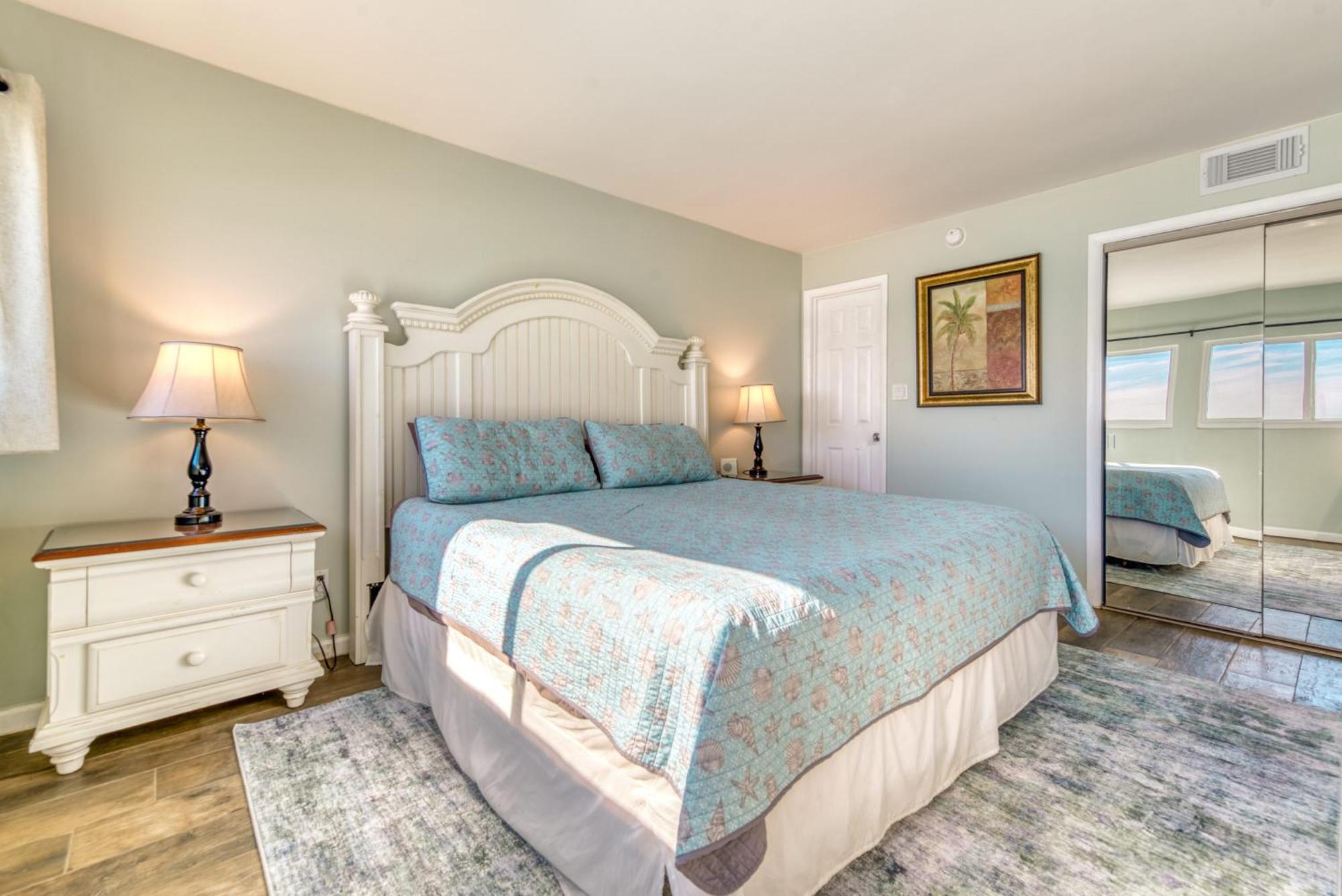 House C303 - Beachfront With Pool, Wifi, & Service