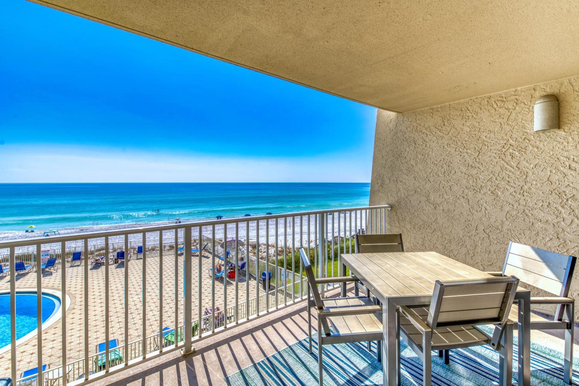 House C303 - Beachfront With Pool, Wifi, & Service Apartment *
