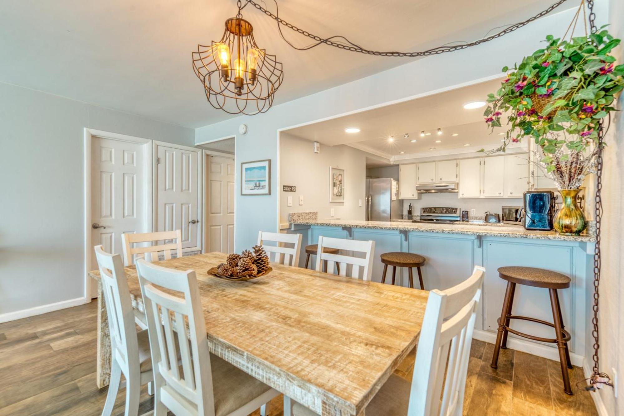 House C303 - Beachfront With Pool, Wifi, & Service Apartment Destin