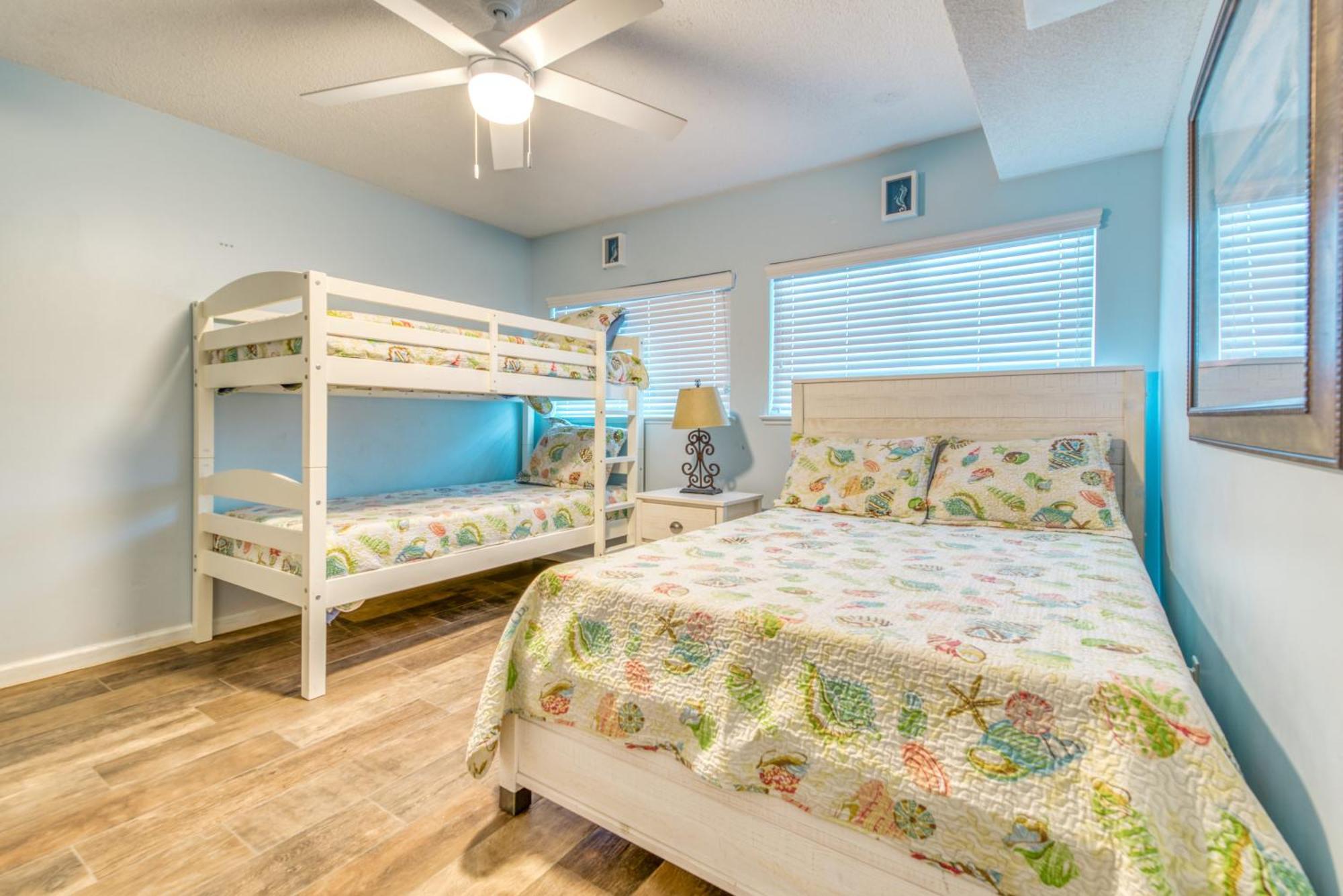 House C303 - Beachfront With Pool, Wifi, & Service