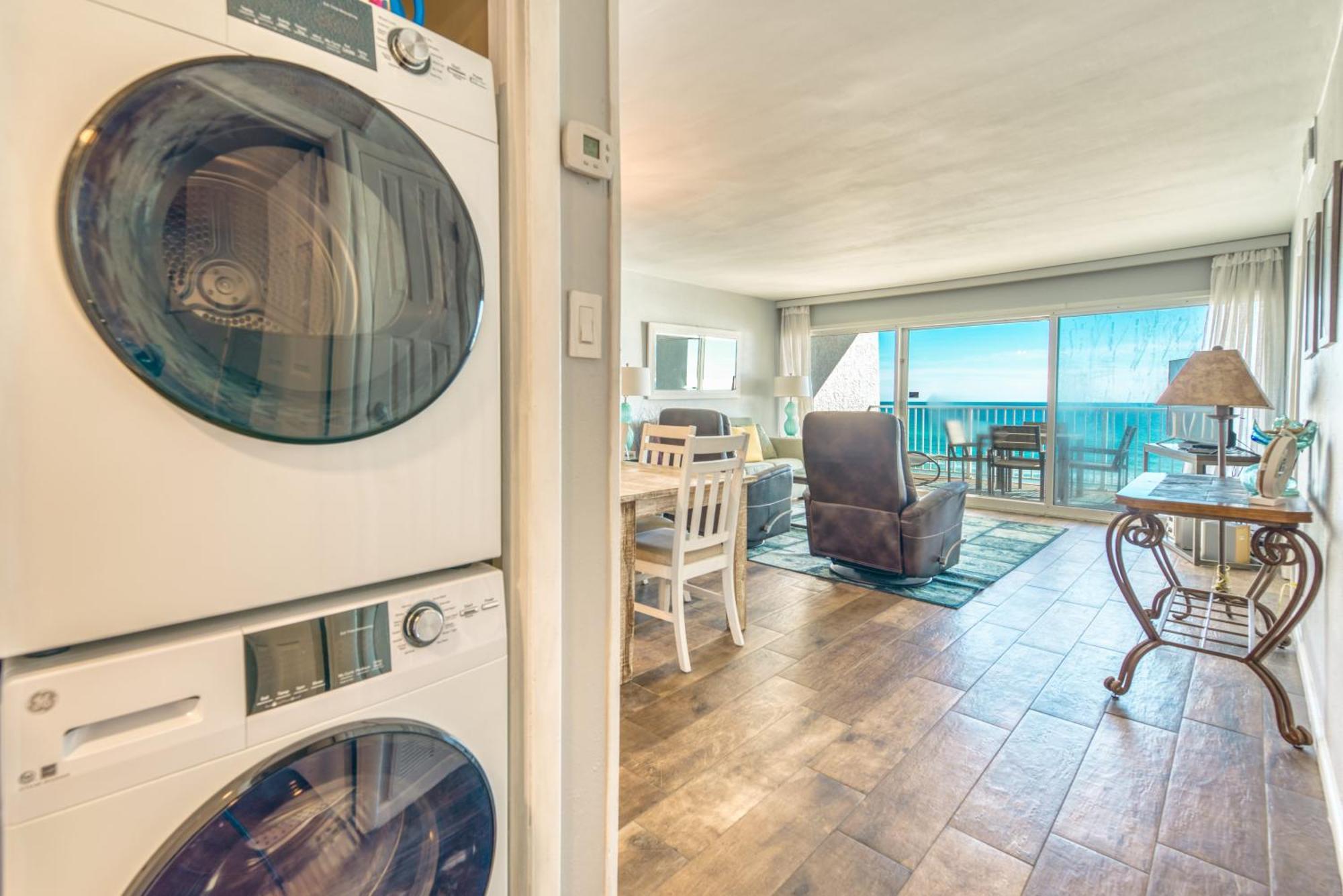 Apartment House C303 - Beachfront With Pool, Wifi, & Service