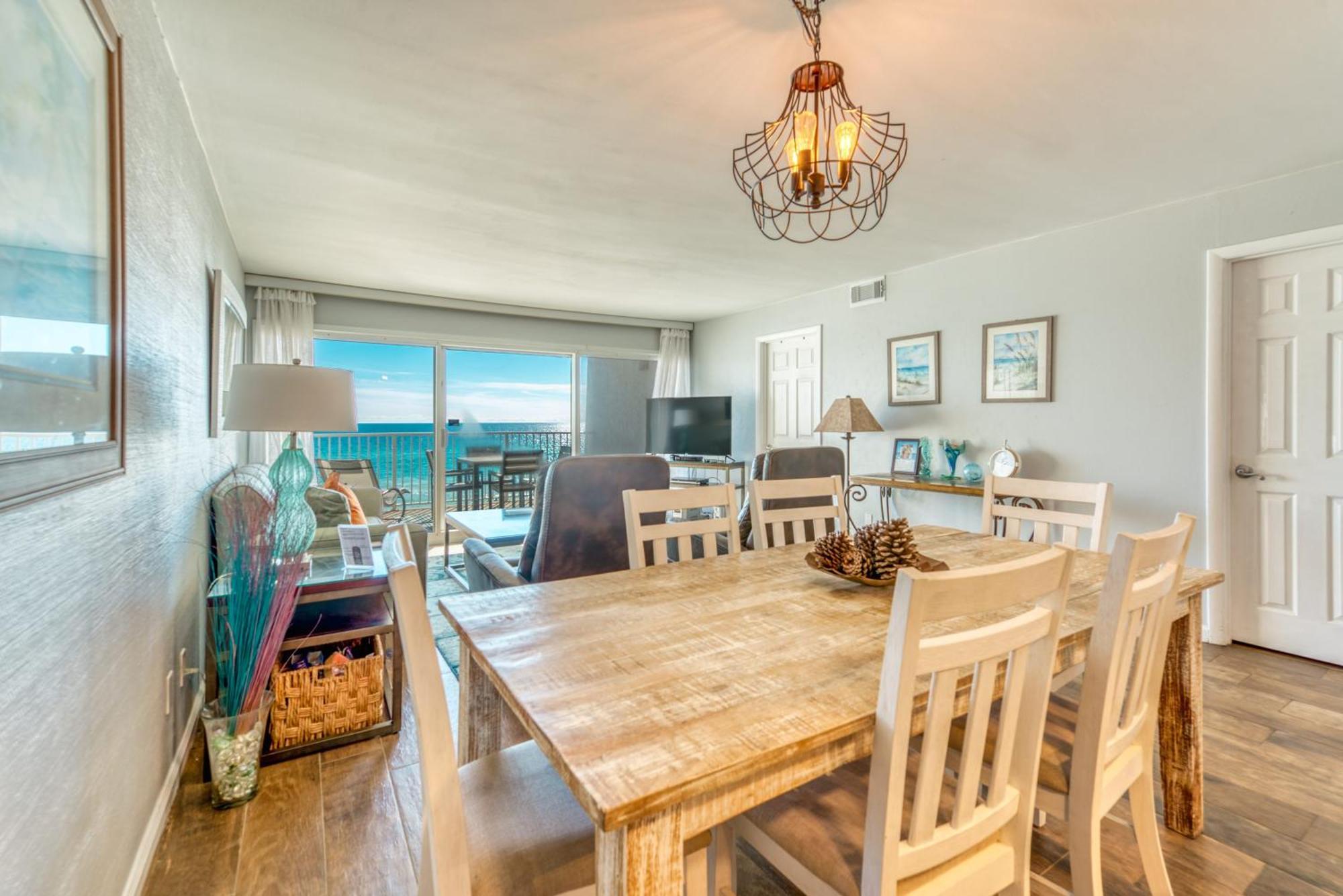 Apartment House C303 - Beachfront With Pool, Wifi, & Service *