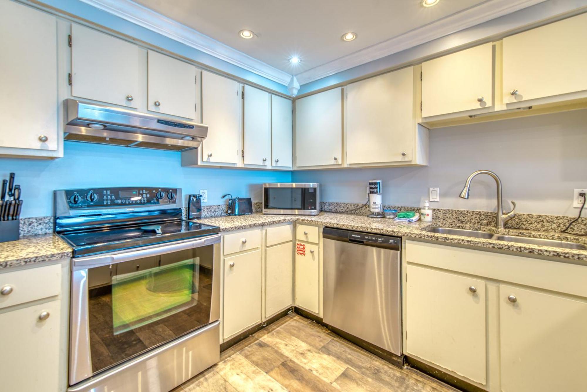 House C303 - Beachfront With Pool, Wifi, & Service Destin
