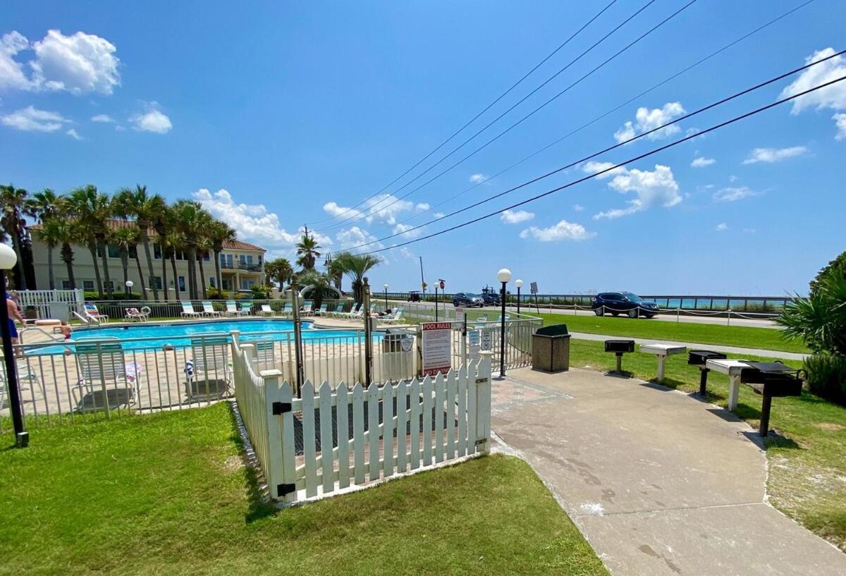 Pet Friendly Gulf Front Oasis With Service *