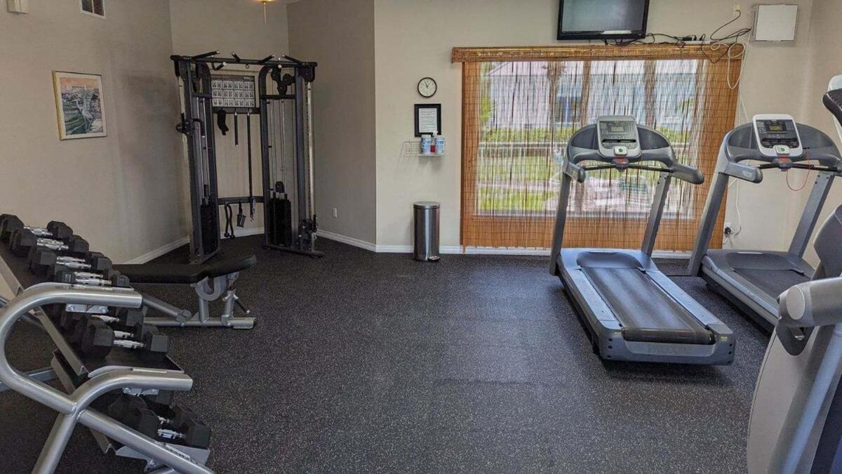 Pet Friendly Gulf Front Oasis With Service Destin