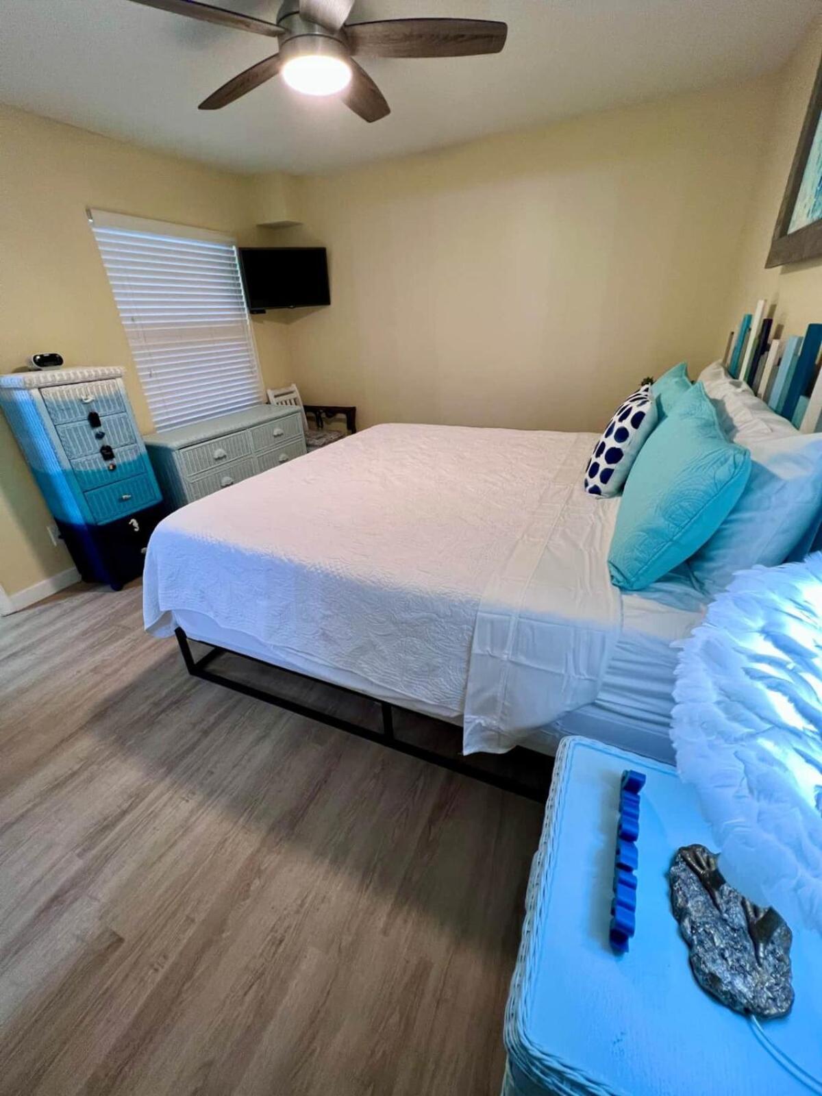 Pet Friendly Gulf Front Oasis With Service * Destin