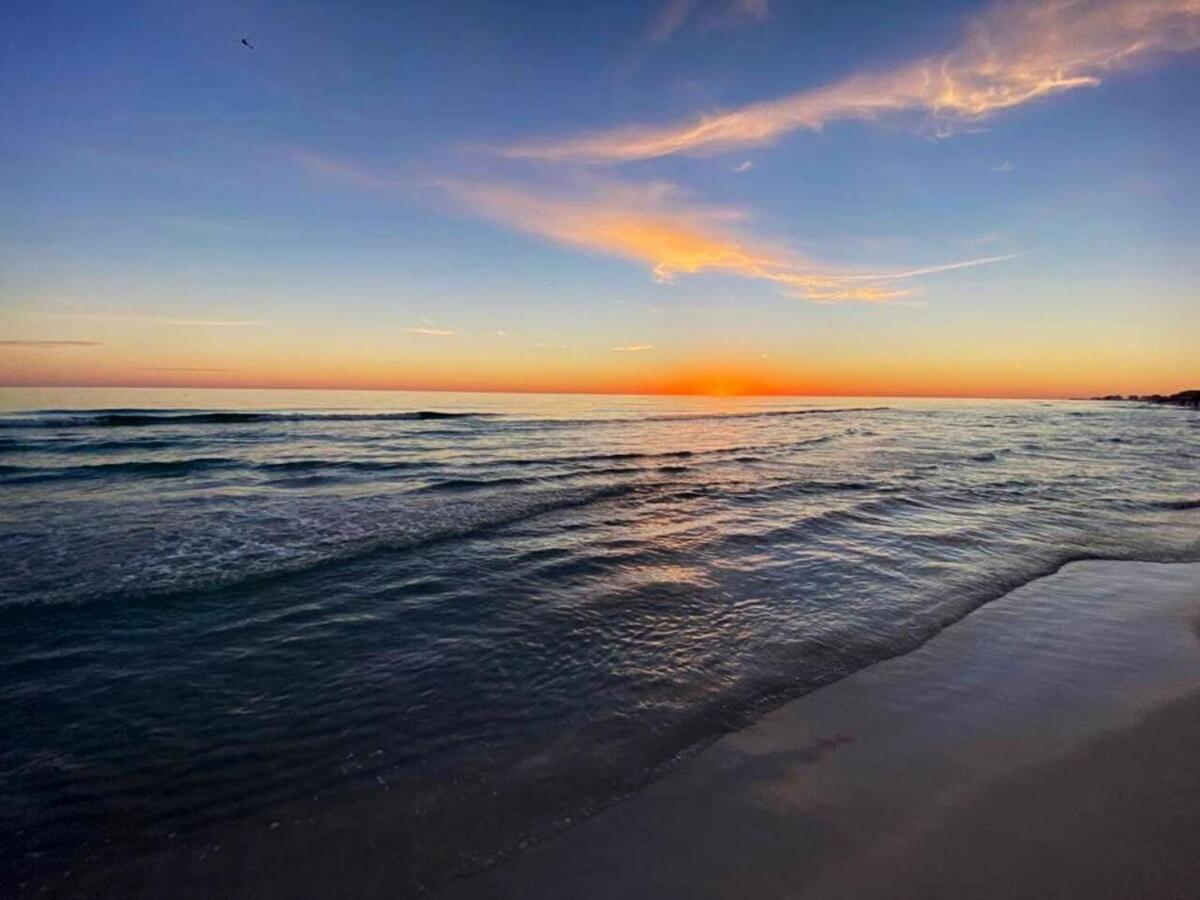 Cozy Beachfront Bliss With Ocean Views * Destin