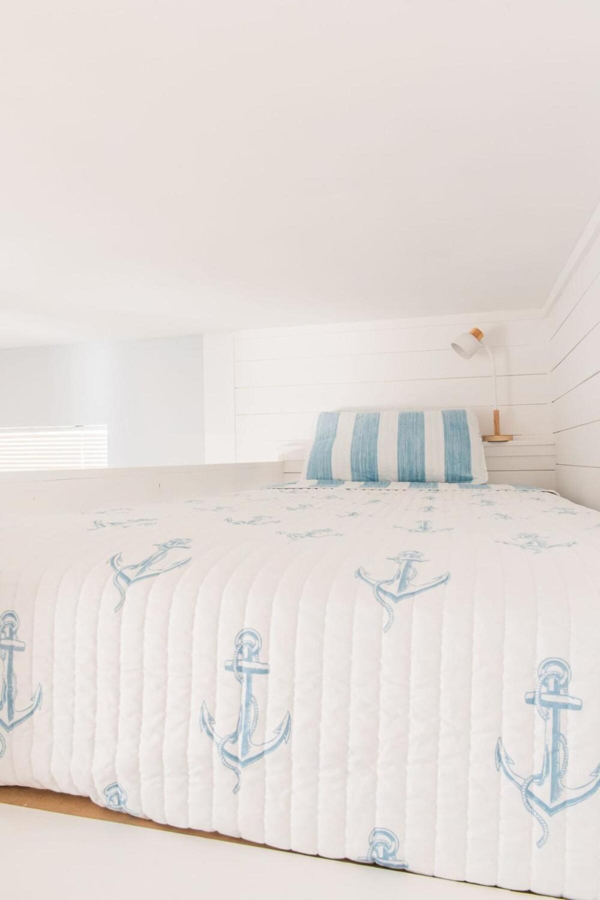 Apartment Cozy Beachfront Bliss With Ocean Views