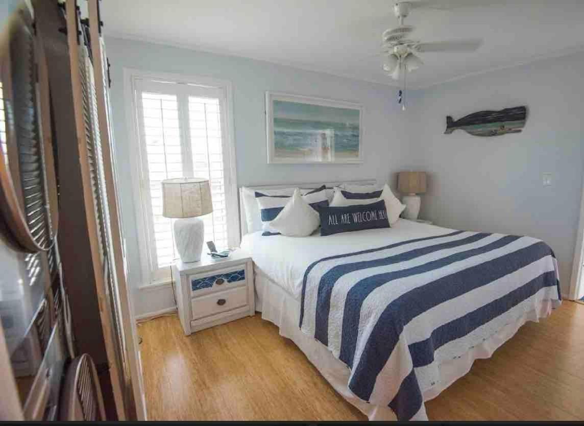 Nobles Nest In Apartment *