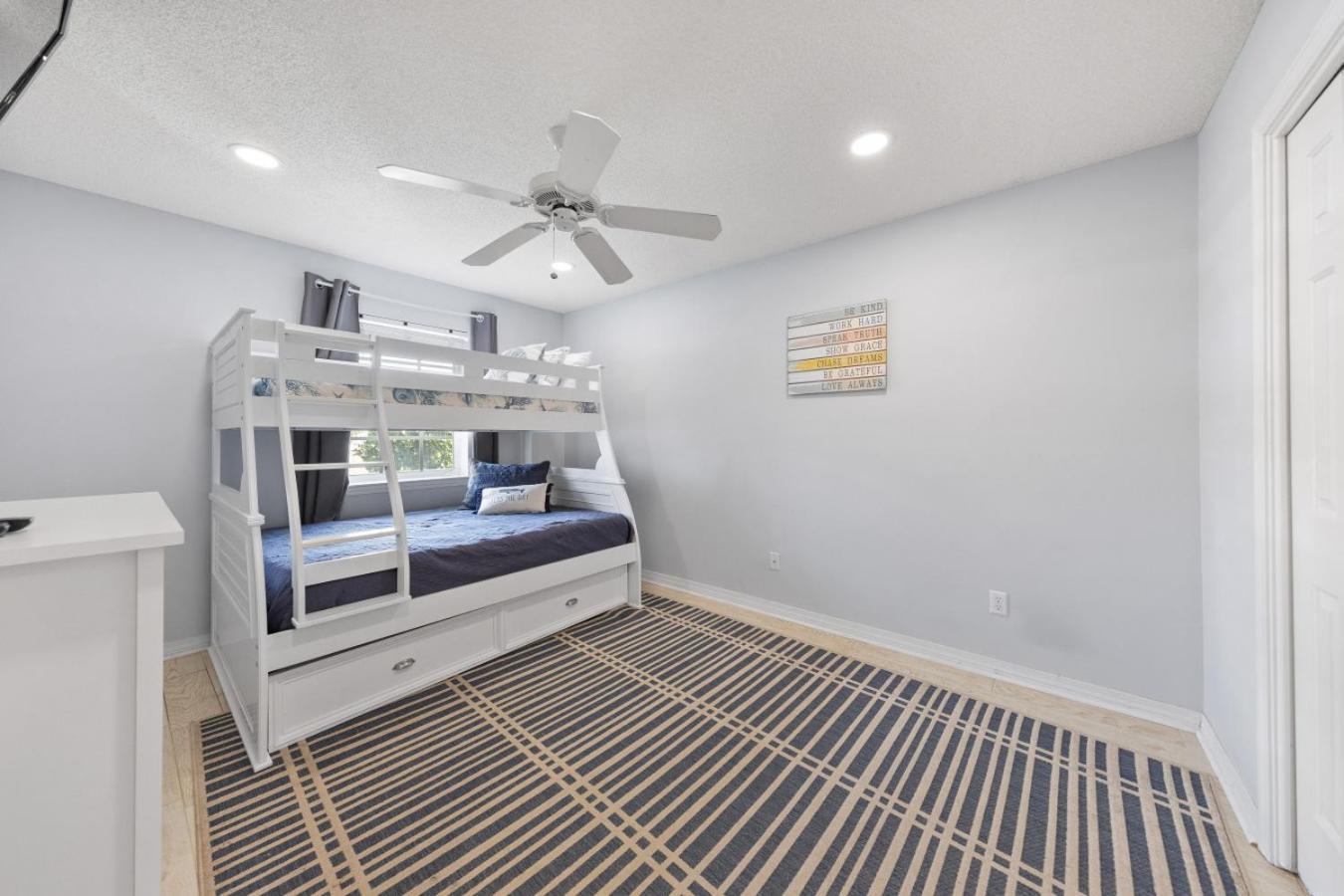 Apartment Destination 201