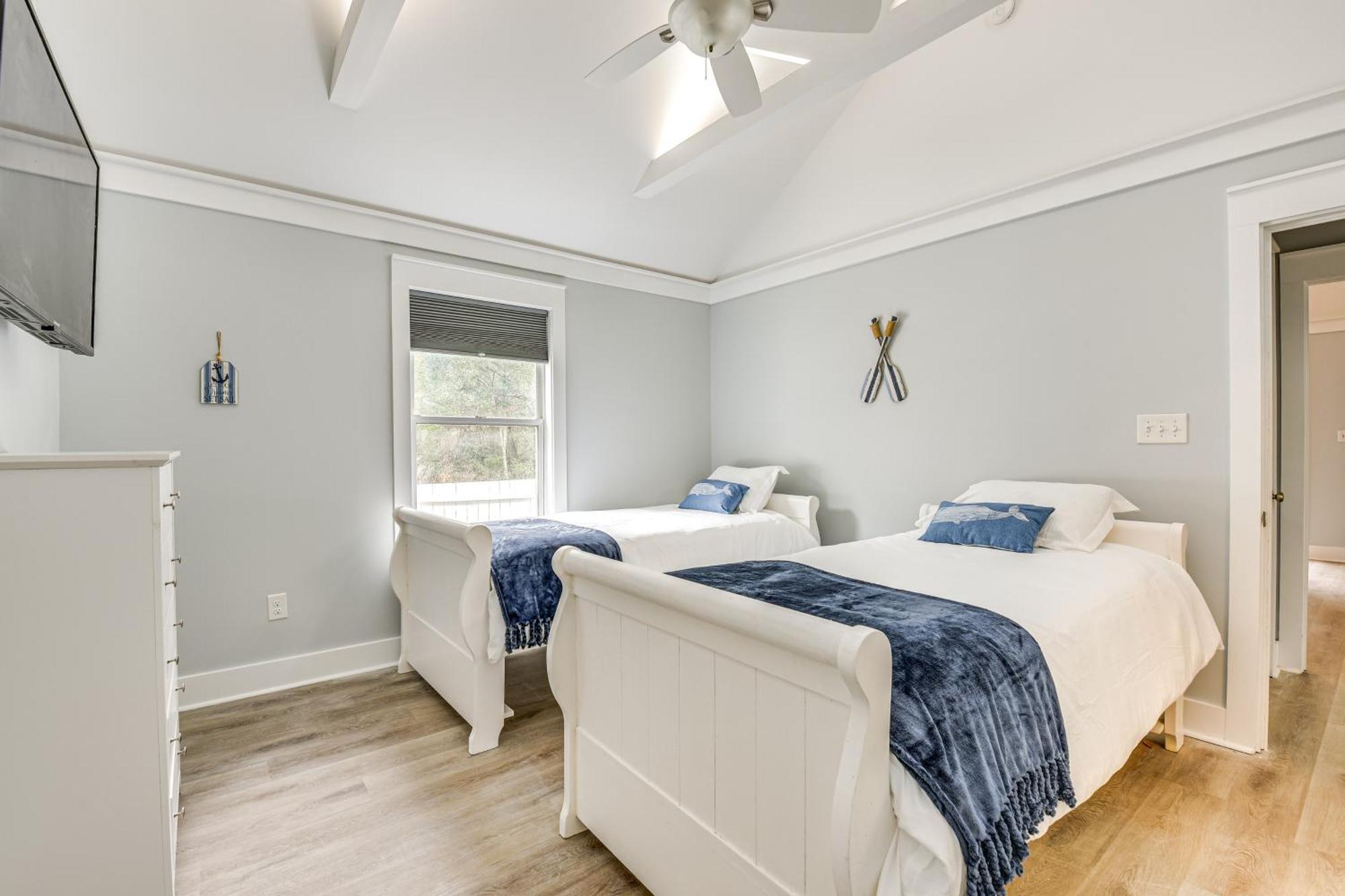 Walk To Choctawhatchee Bay Santa Rosa Home! *
