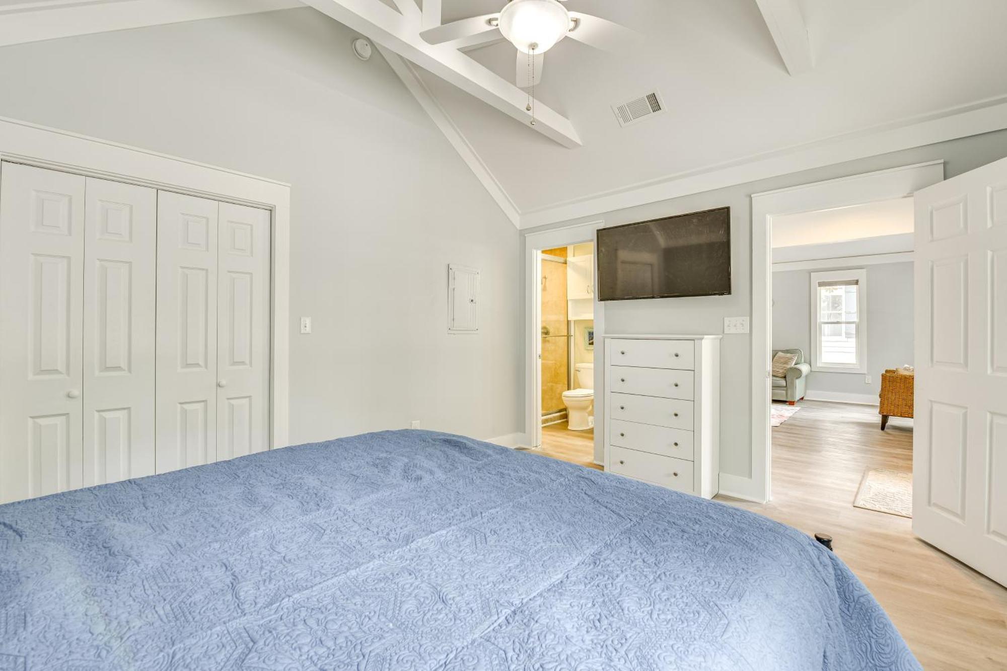 Walk To Choctawhatchee Bay Santa Rosa Home! Holiday home Destin