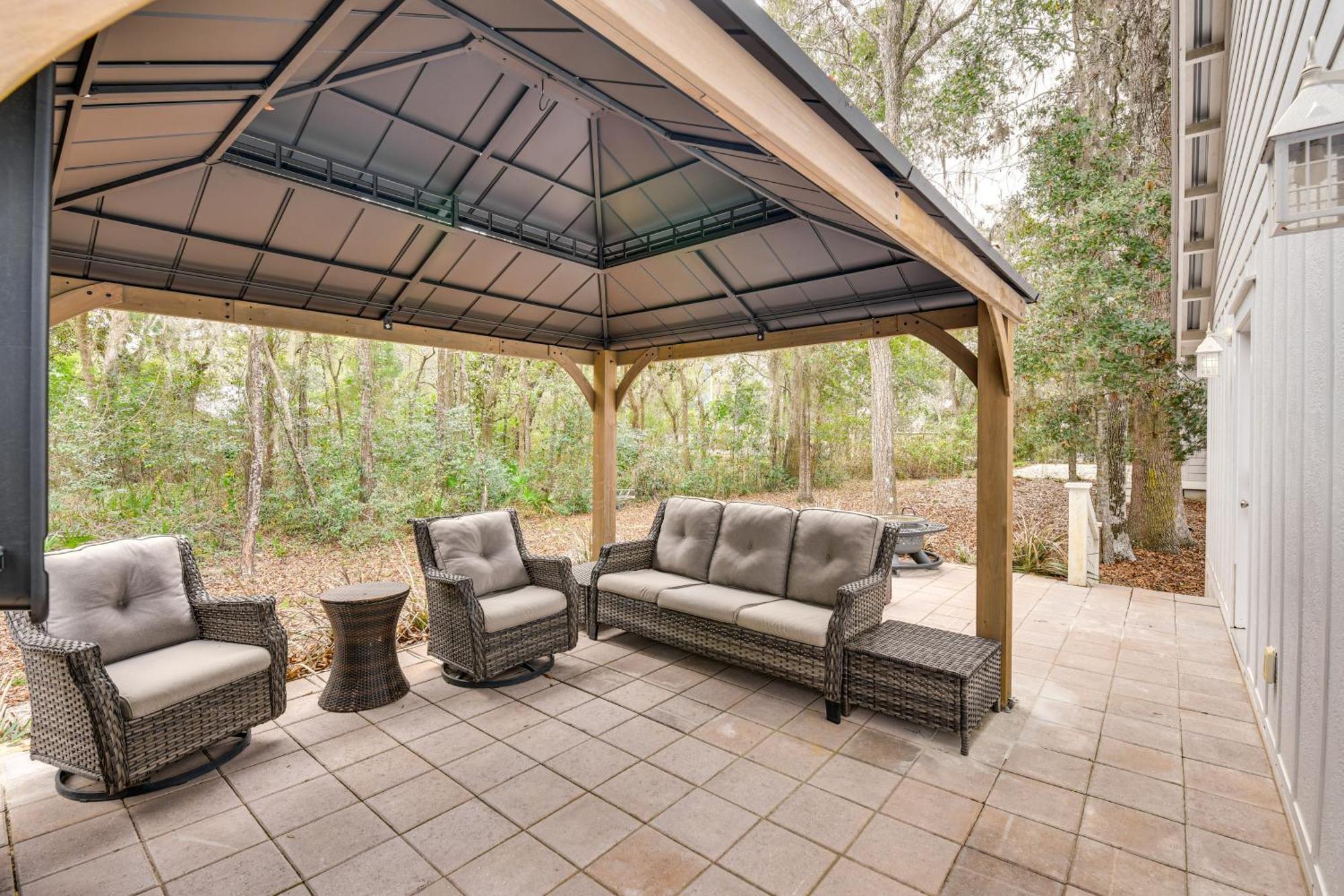 Walk To Choctawhatchee Bay Santa Rosa Home! Holiday home Destin