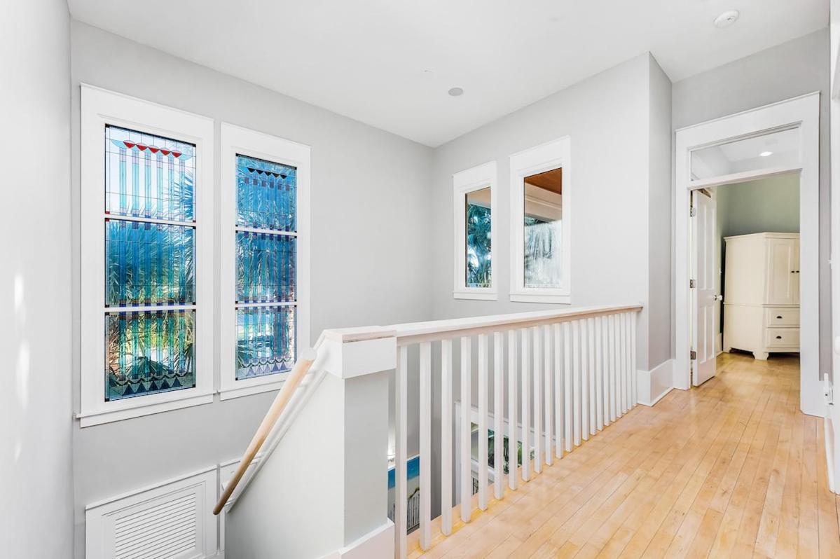 Luxury 3br Gated - Infinity Pool, Walk To Private - Vet-owned! Holiday home Destin