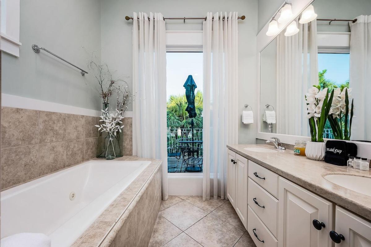 Holiday home Luxury 3br Gated - Infinity Pool, Walk To Private - Vet-owned! Destin