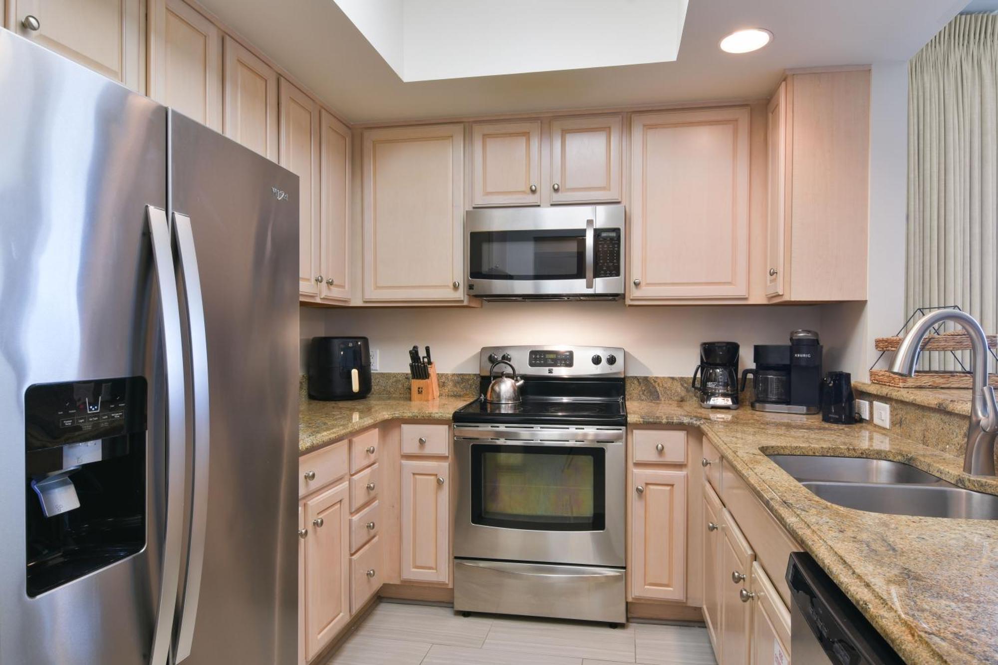 Silver Towers E102 Apartment