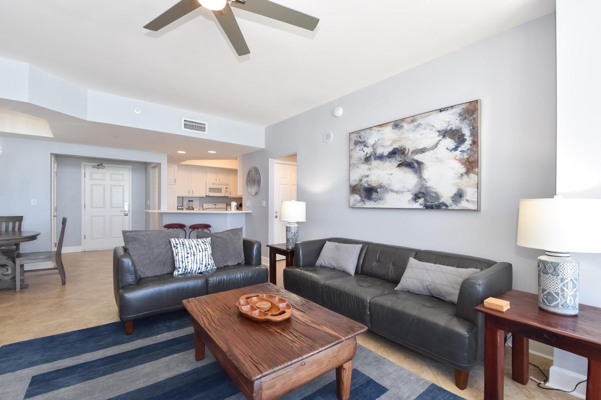 Silver Towers E702 Apartment