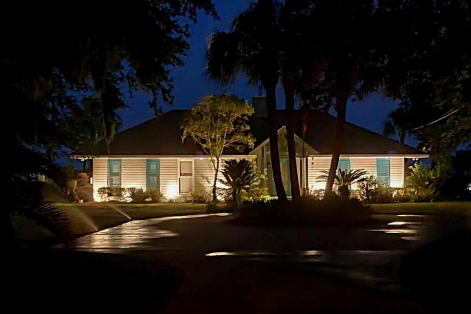 Hidden Gem With New Patio And Private Dock Holiday home *