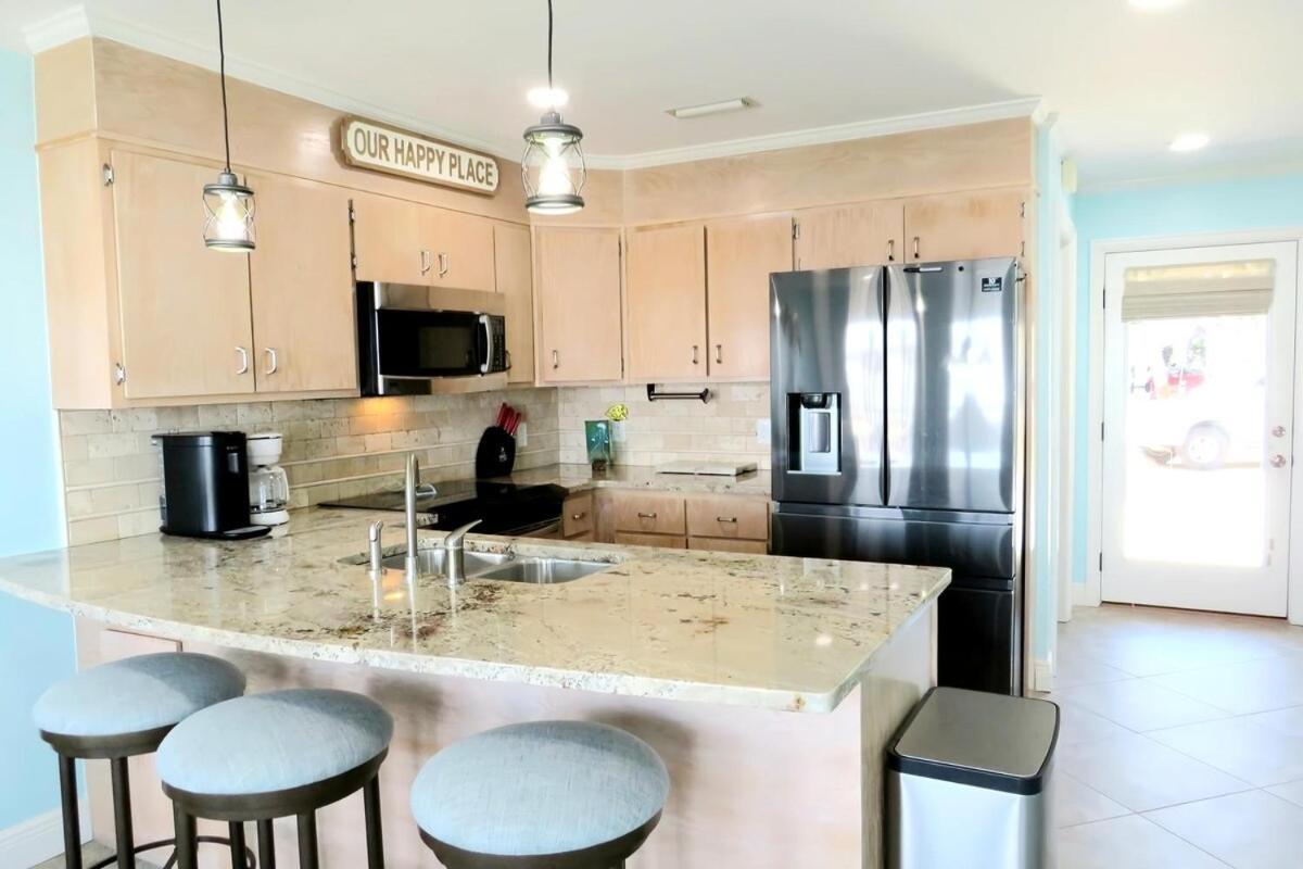 Holiday home Hidden Gem With New Patio And Private Dock